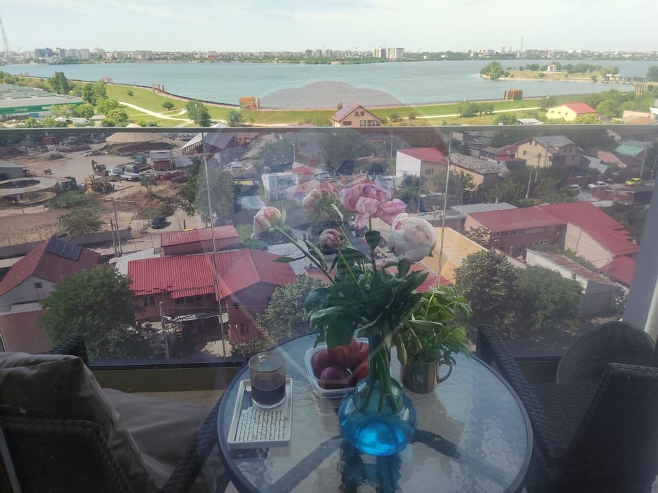 Apartament cu vedere spectaculoasa spre lac in Aqua City