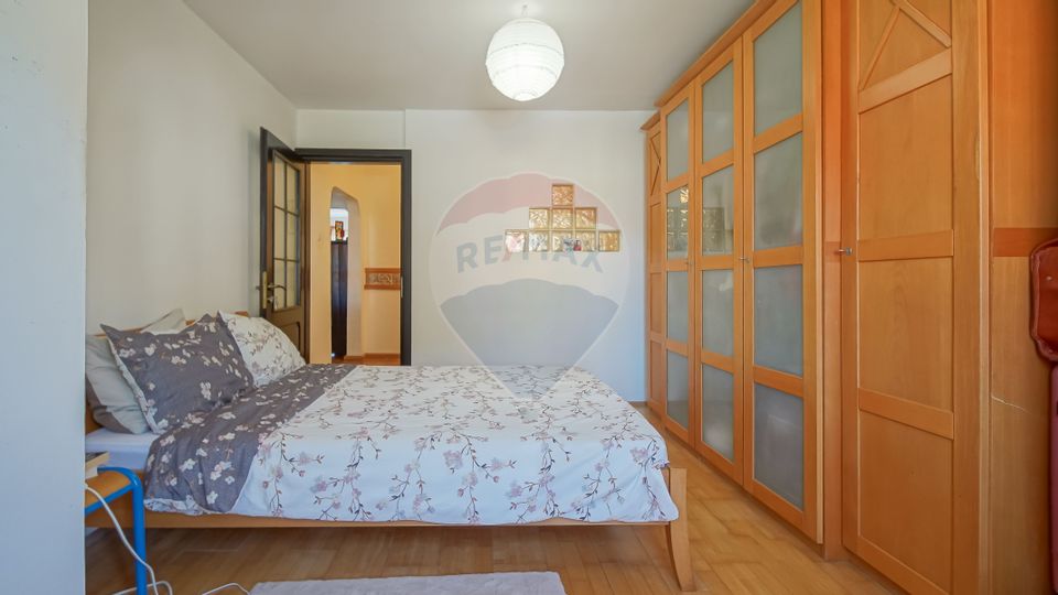 De vanzare 4 camere Racadau-zona Parcul Trandafirilor