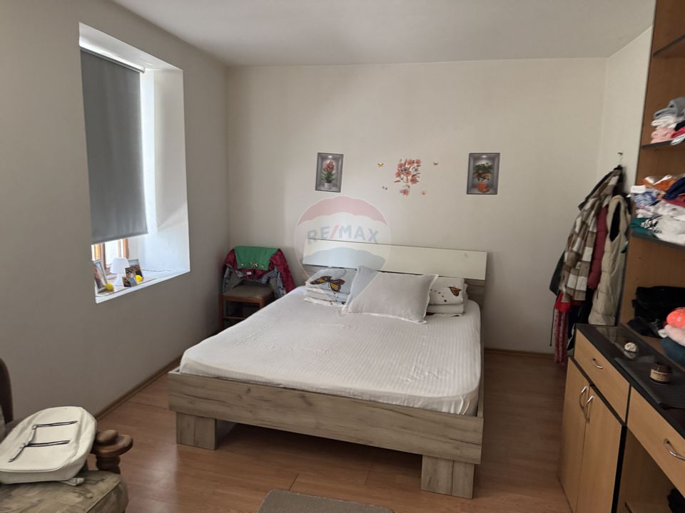 Apartament 2 camere în curte comună – Turda, str. Avram Iancu, central