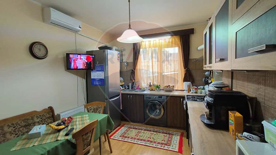 Casă cu piscină de vânzare în zona Piața Centrală Galați