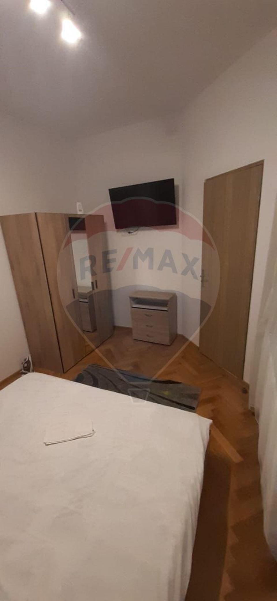 Apartament cu 4 camere de vânzare Sala Palatului