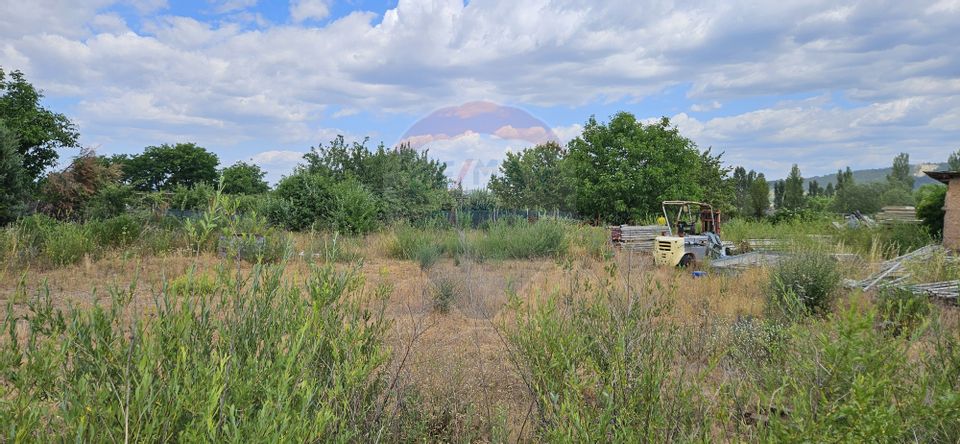 Land 636sqm Luna / Drumul Principala