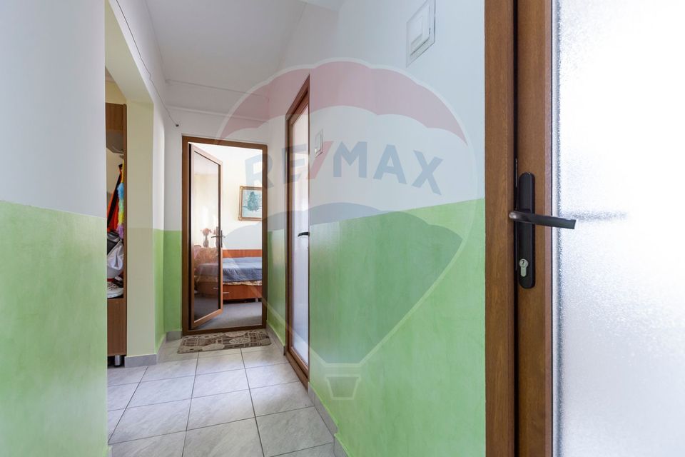 3 room Apartment for sale, Mioritei area