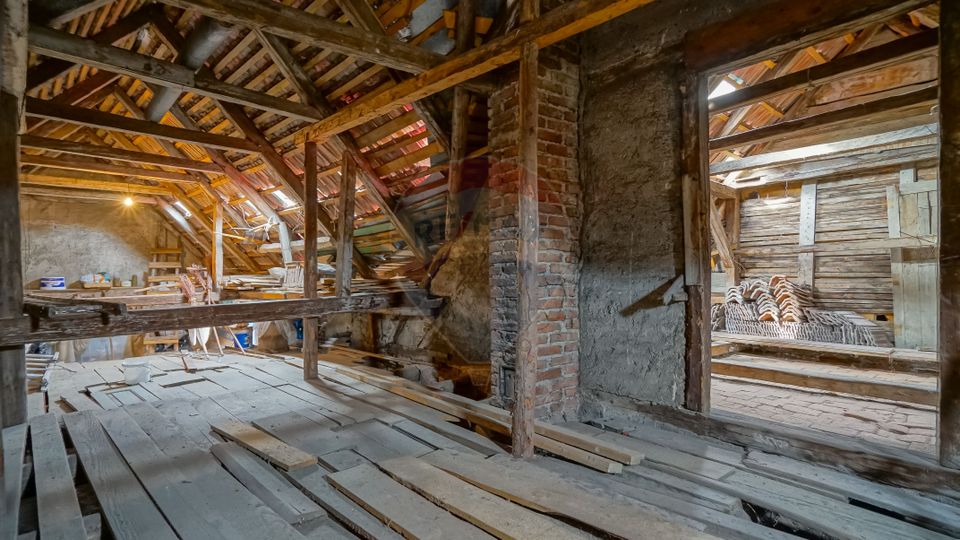 REZERVATA! Casă cu 3 camere, terasă, pod mansardabil, Centrul Istoric