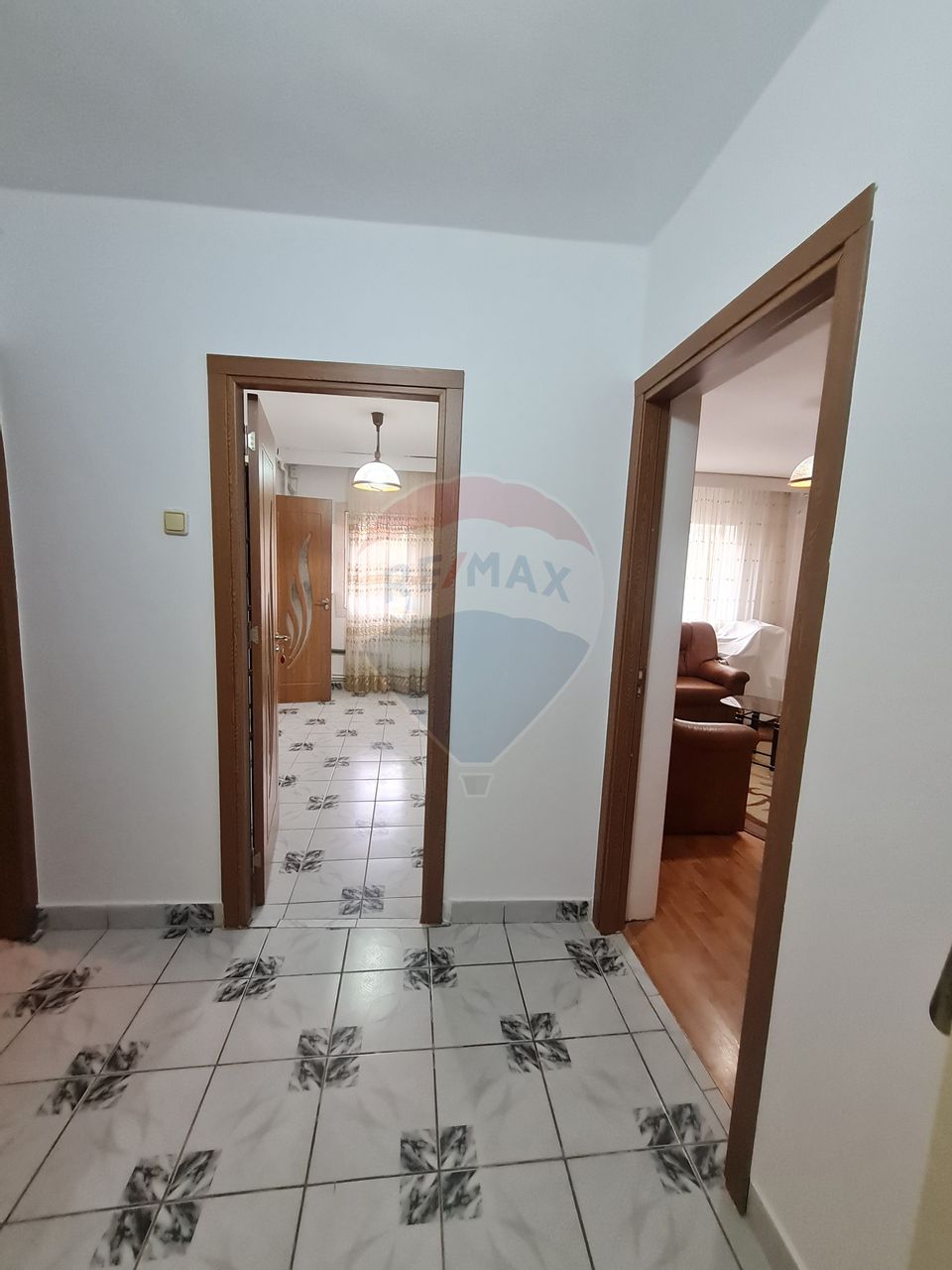 Apartament cu doua camere de vanzare situat central