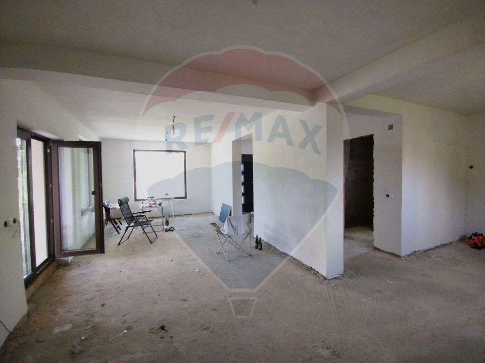 Vila moderna cu 4 camere de vânzare in Brebu, Prahova