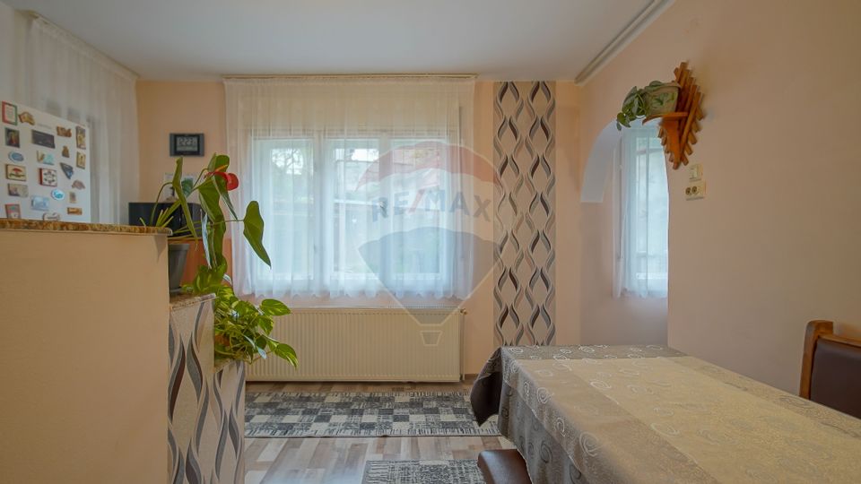 Casa individuala cu doua corpuri, teren 1000mp