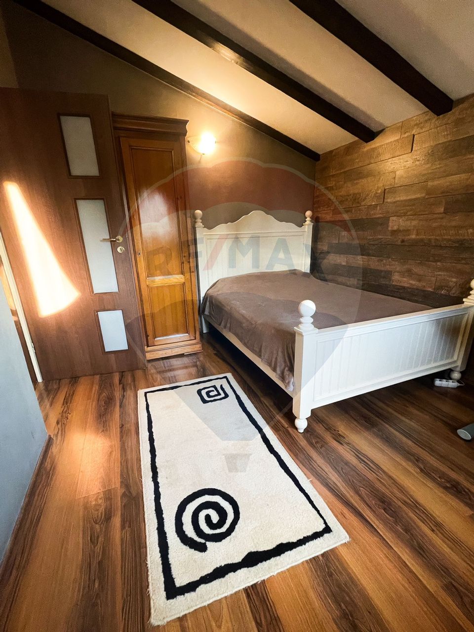 Vila P+M cu 3 camere, de inchiriat, zona Far Constanta