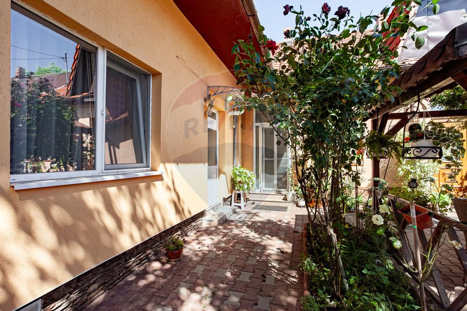 Apartament 2 camere , renovat, mobilat- utilat,  zona centrală