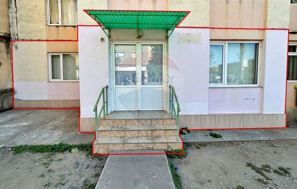 54sq.m Commercial Space for rent, Confectii area