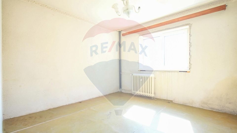 Apartament cu 2 camere de vanzare de renovat,  Bartolomeu