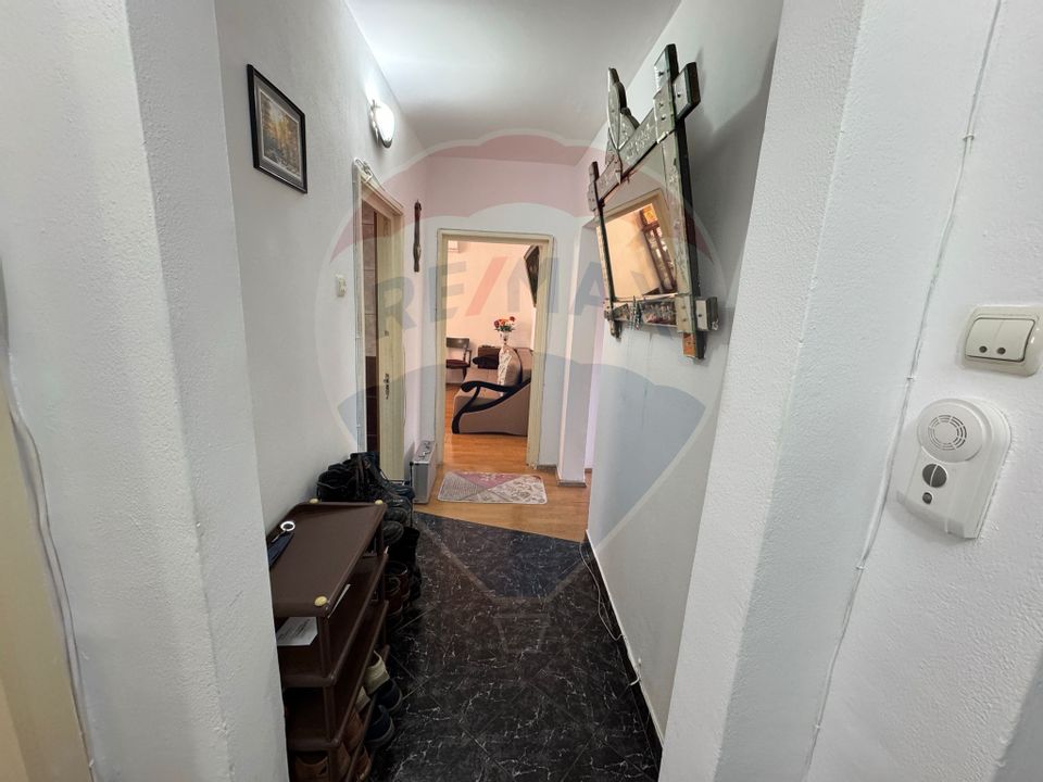Apartament de vanzare - 4 camere- decomandat-Bistrita Lac