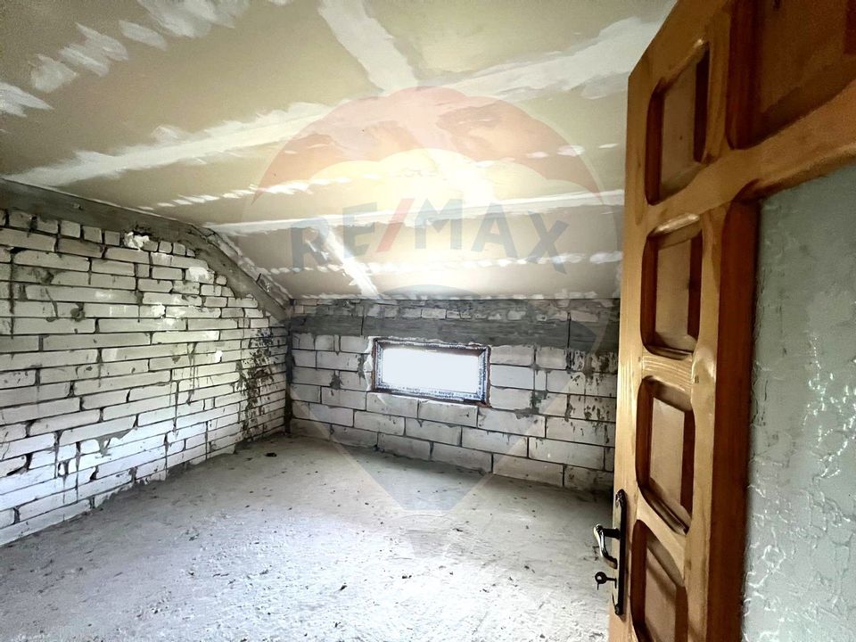 Casă / Vilă cu 6 camere de vânzare în BUHUȘI Județul BACĂU