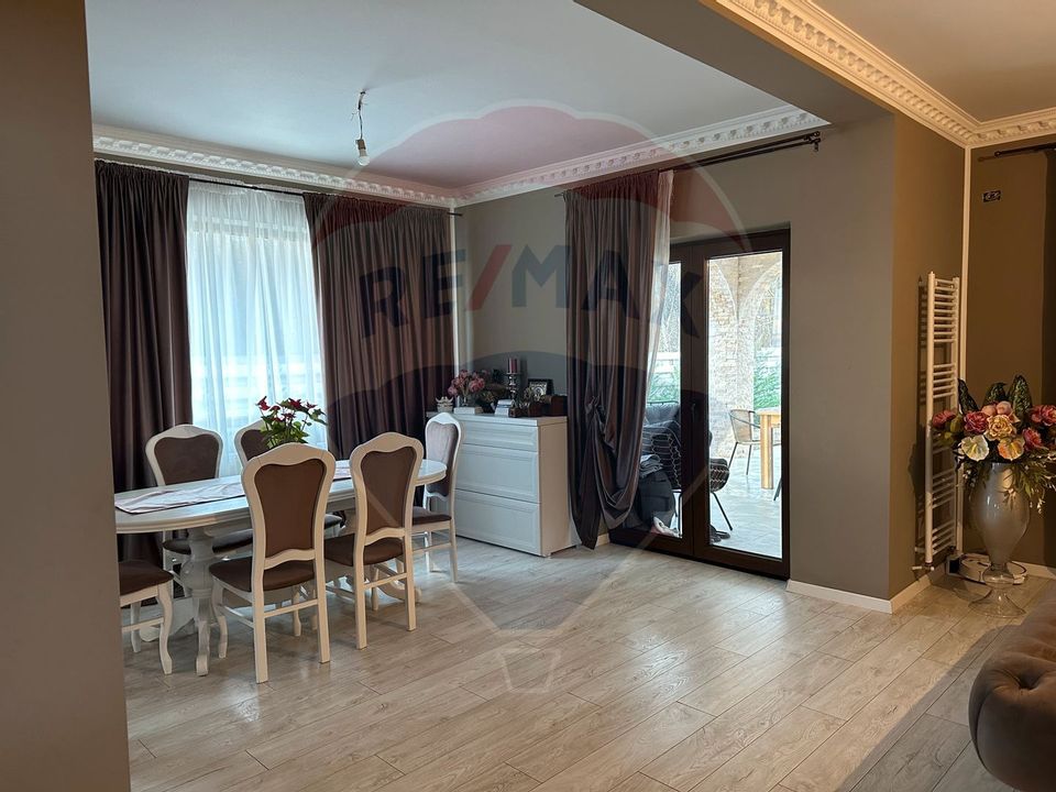 Casa/Vilă cu spatele la padure Vanatori