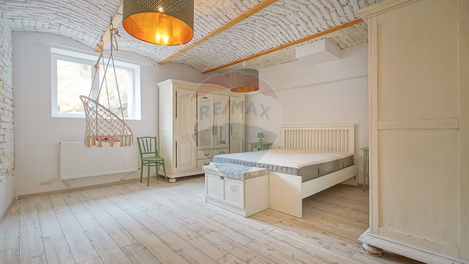 Apartament 3 camere cochet, renovat,  Centrul Istoric