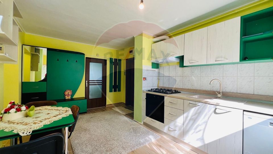 Apartament cu 3 camere de vânzare