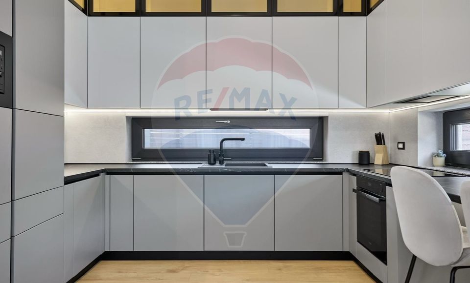 House / Villa for sale in Mogosoaia, shop, bus, utilities