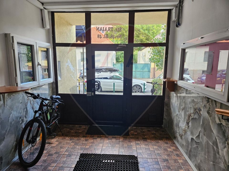 GARSONIERA  decomandata, cu priveliste  - DE VANZARE- BV/  str Traian!