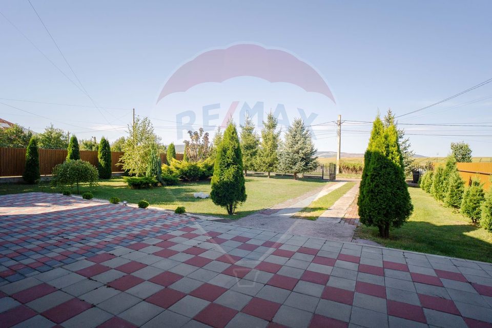 Casă / Vilă cu 5 camere de vânzare în zona Central