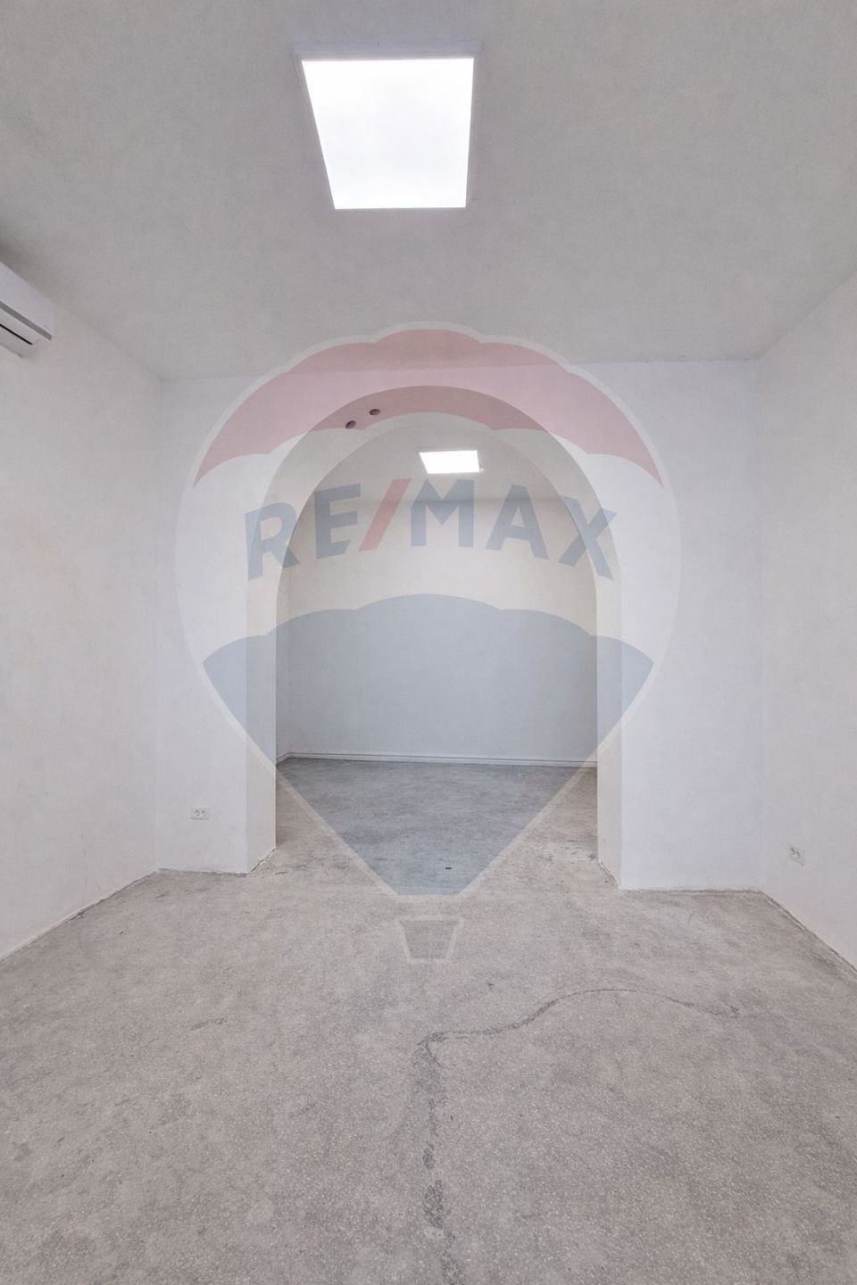 37.2sqm commercial space for rent in the Eroii Revolutiei area