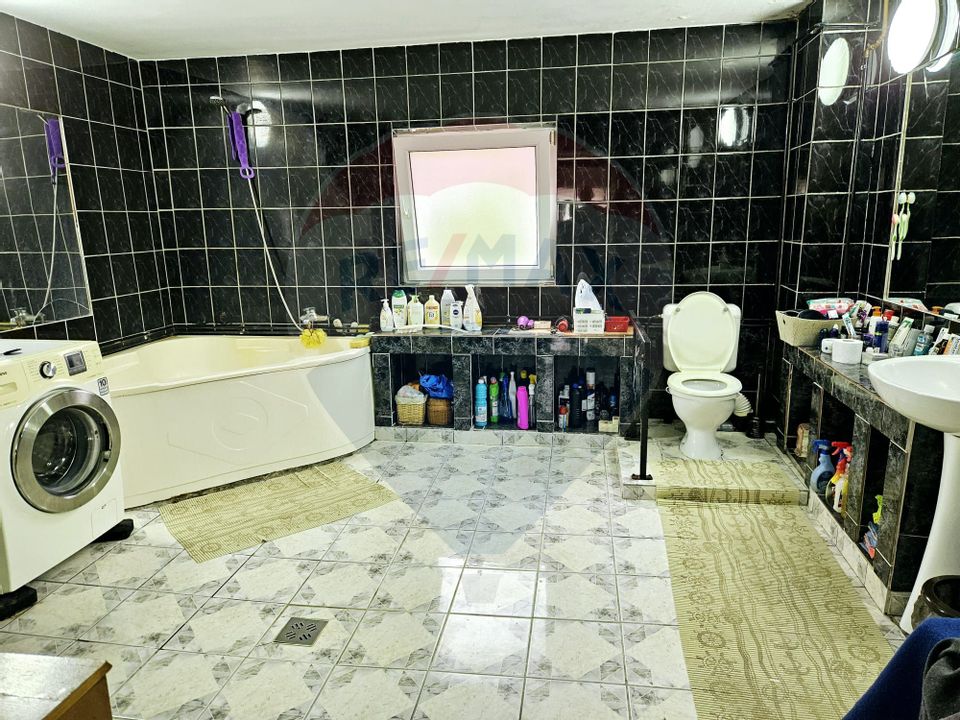 Casă / Vilă cu 5 camere de vânzare