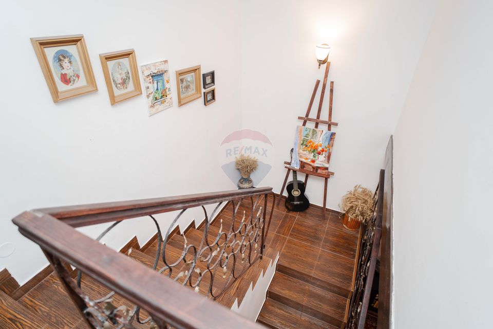 Casă cu Piscină de Vânzare, 500mp Teren, Str. Victoriei-Valea Lupului