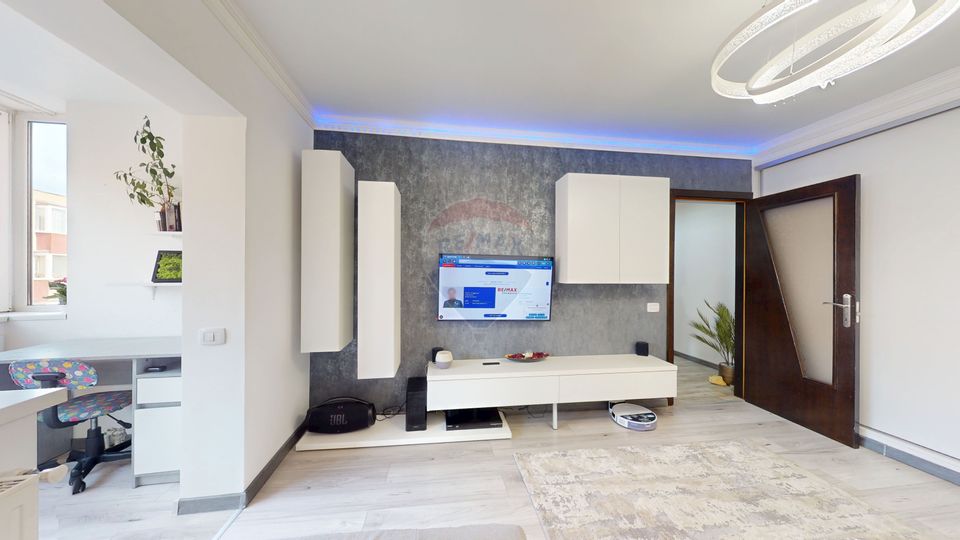 Apartament 3 camere, 2 băi, 2 parcări de vânzare zona Avantgarden 2