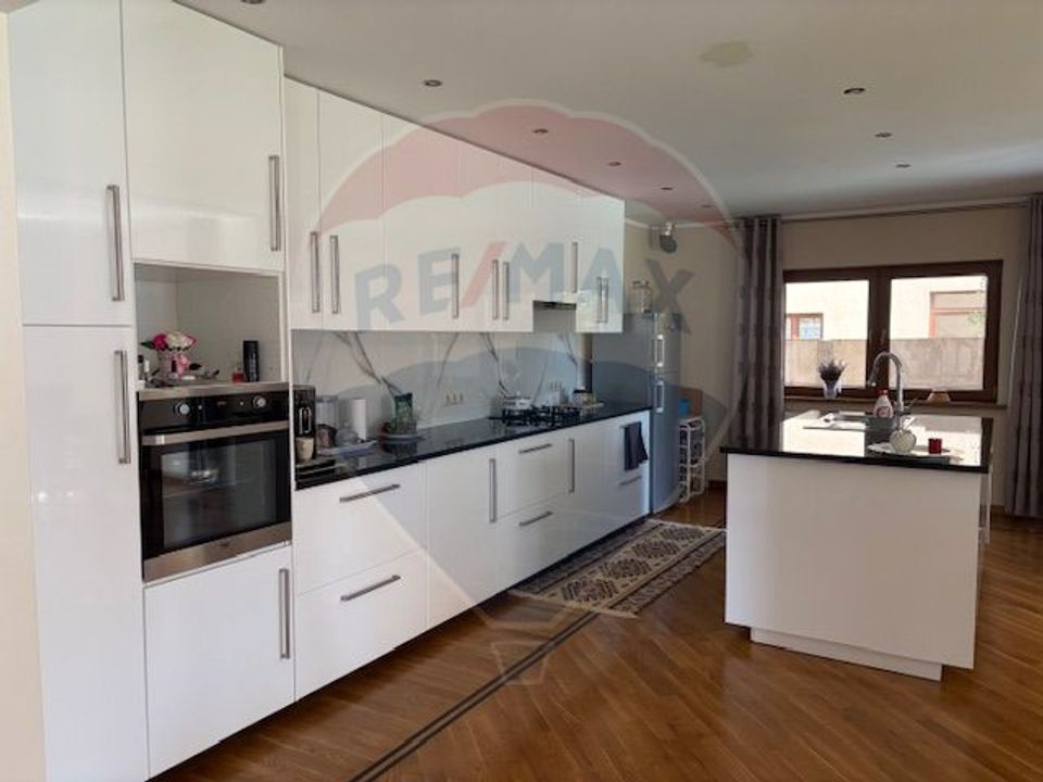 5 room House / Villa for sale