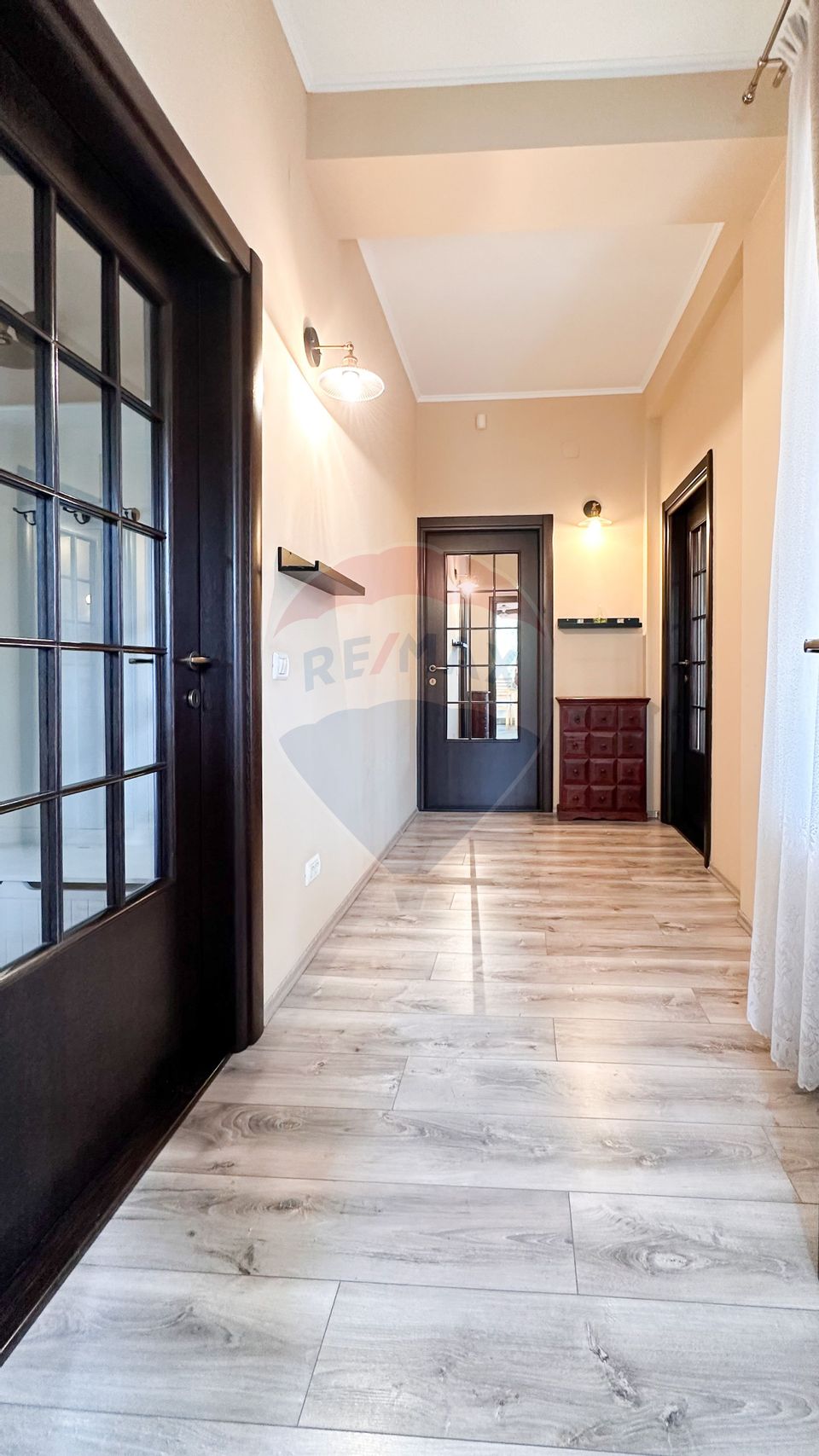 Vila cu doua unitati locative de inchiriat în zona de Nord / Sisesti