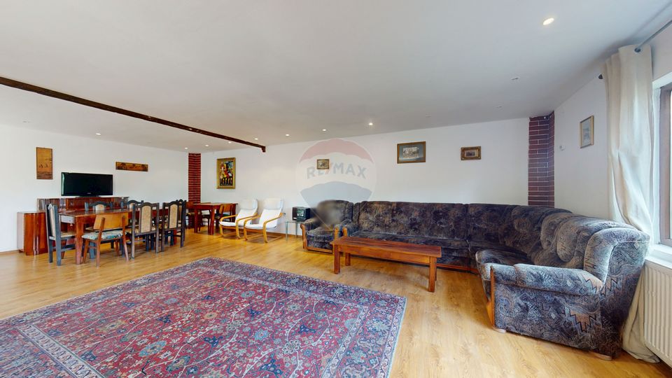 10 room Hotel / Pension for sale