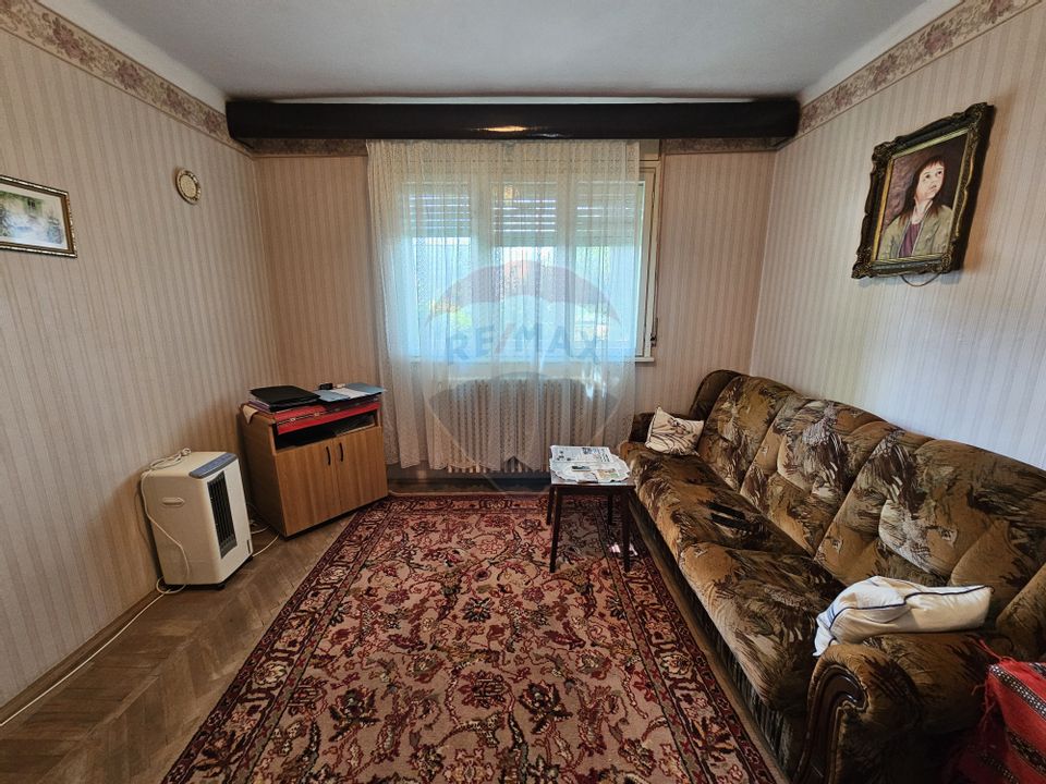 Apartament cu 3 camere de vânzare în zona Delfinariu/Constanta