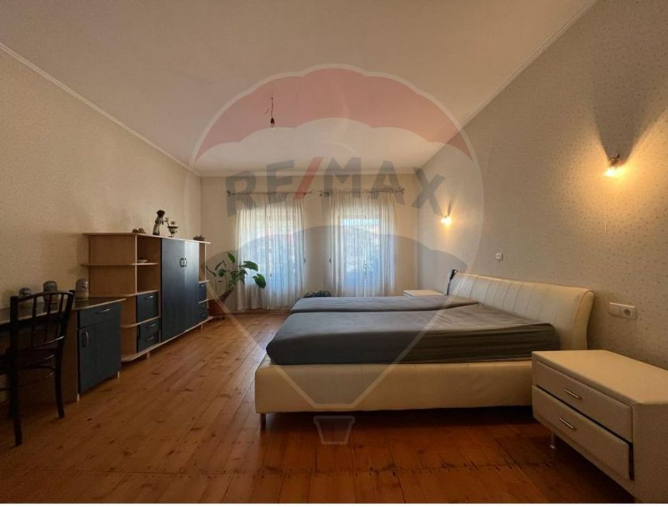 Vilă  de vânzare in Sadu