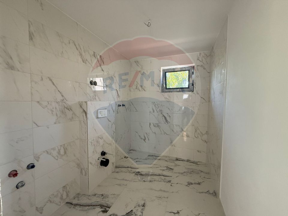 CASA INDIVIDUALA DE VANZARE IN SURA MICA