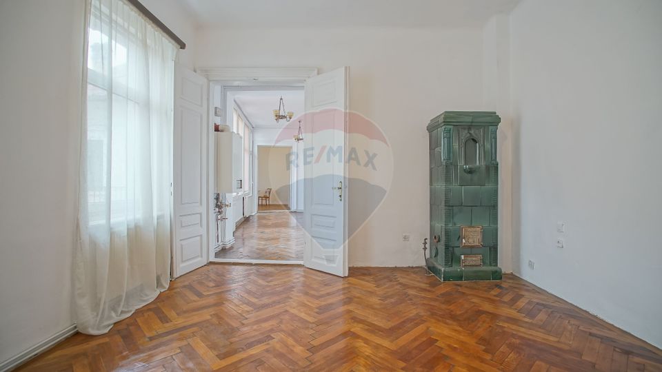 Investiție Centrul Istoric! Apartament 4 camere, 2 băi, 2 intrări