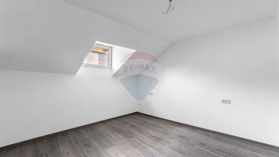 Apartament 7 camere ULTRACENTRAL in casa- Codlea!