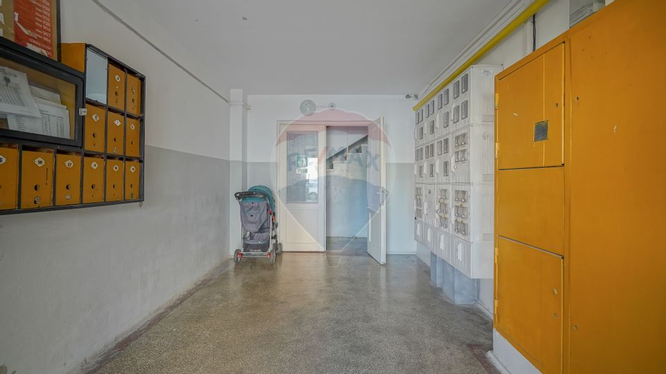 Apartament cu 2 camere de vânzare, renovat si mobilat, Tractorul