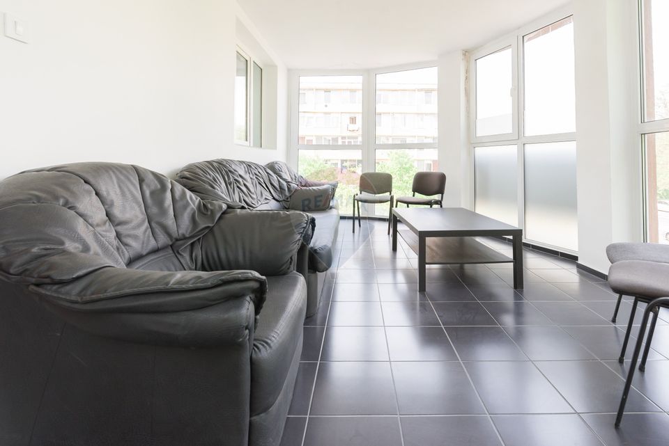 Hotel cu 23 unități de cazare, 2 săli de ședință, locație excelentă