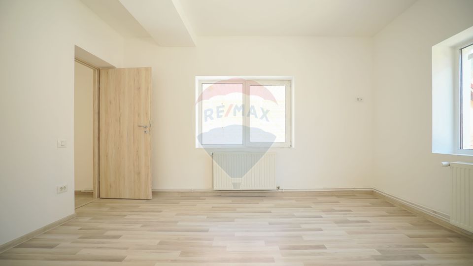 Casa renovată, cu garaj si teren de 679 mp, Scheii Brașovului