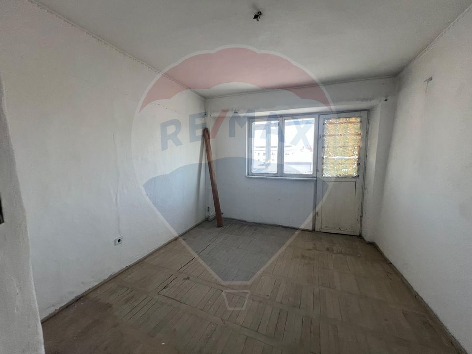 Apartament 4 camere in zona Piata