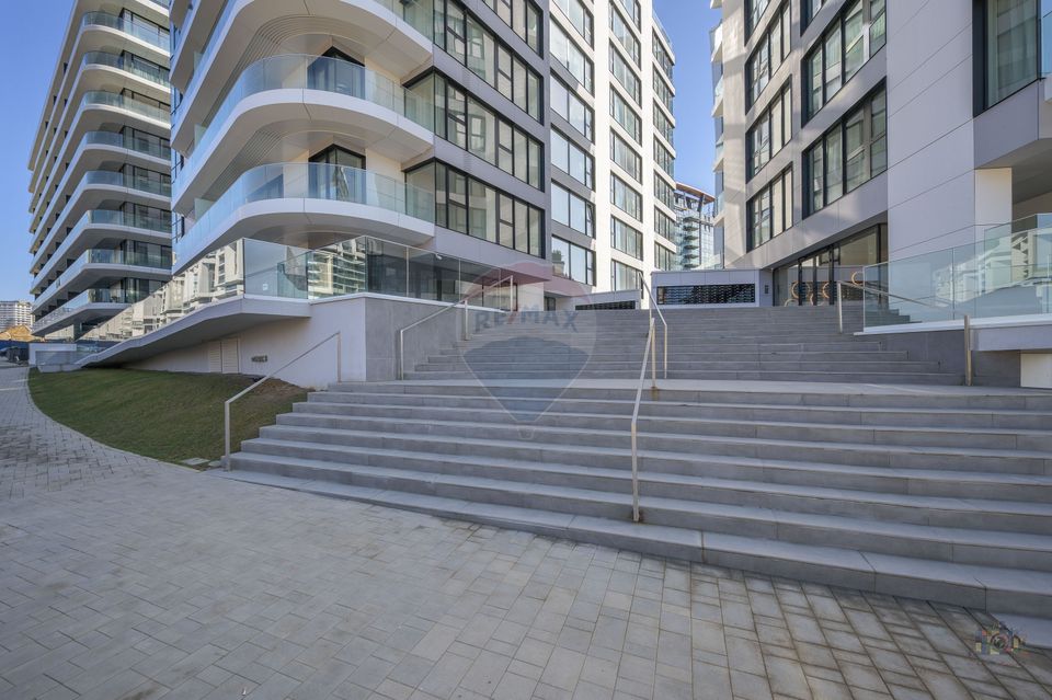 Spatiu ideal showroom/cafenea | vitrine + terasa