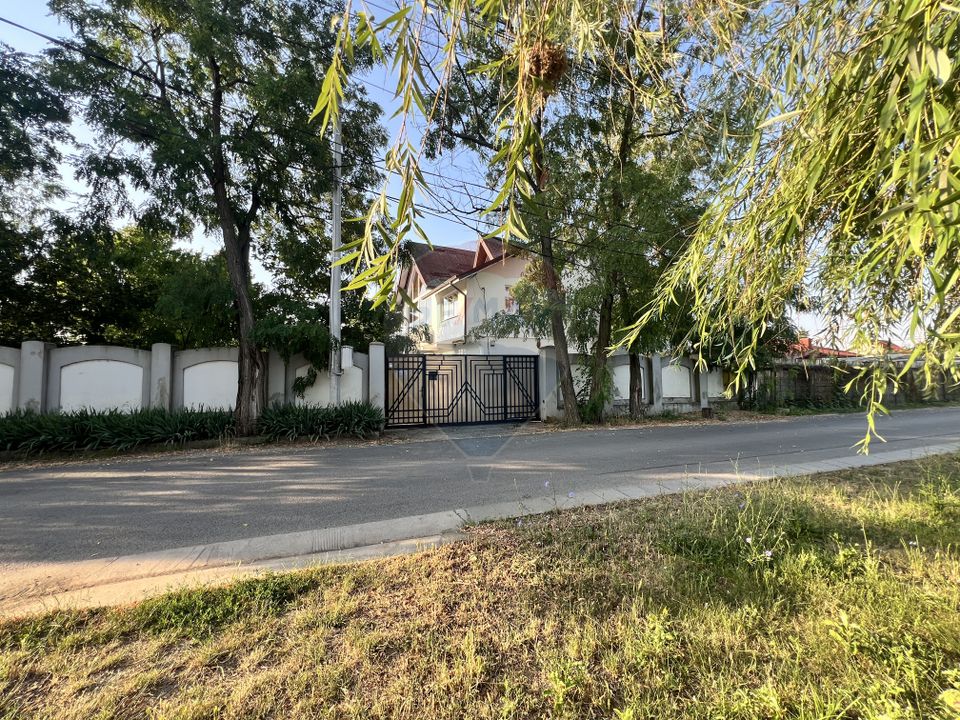 8 room House / Villa for sale