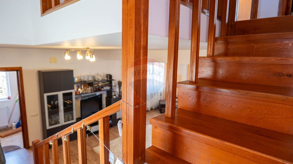 Vanzare vilă Bacu P+1+Pod, livadă, acces rapid A0/A1/Centură