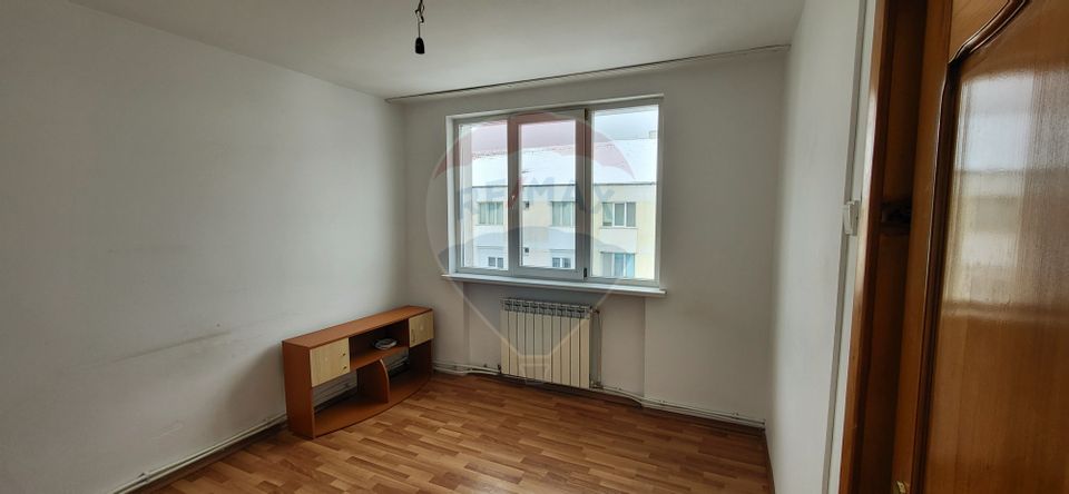 Apartament cu 3 camere de vânzare în zona Darmanesti