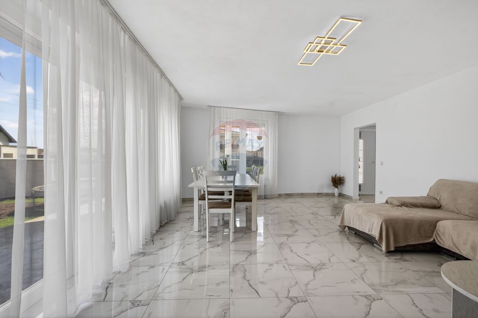 6 room House / Villa for sale