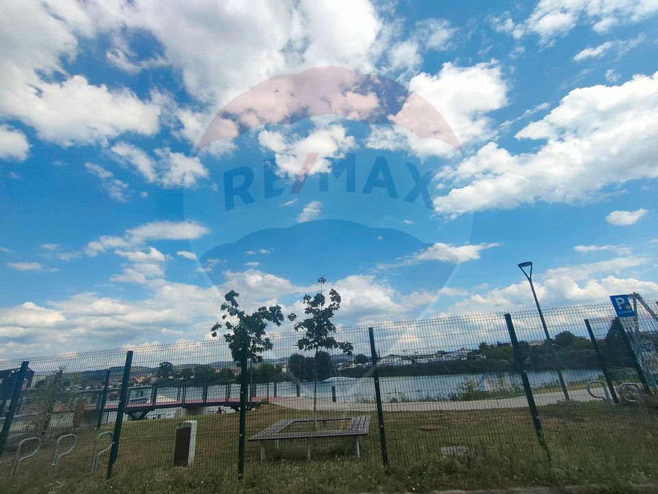 Apartament de vanzare cu gradina