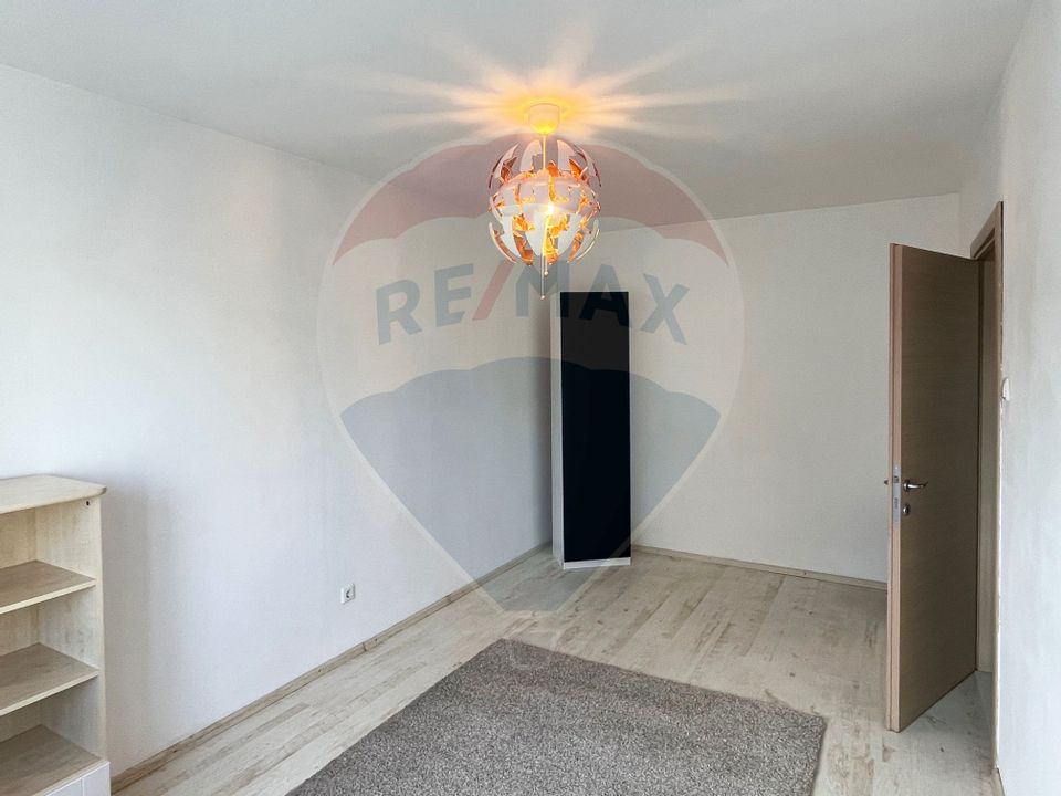 Vanzare apartament spatios,  3 camere - Metrou 1Mai