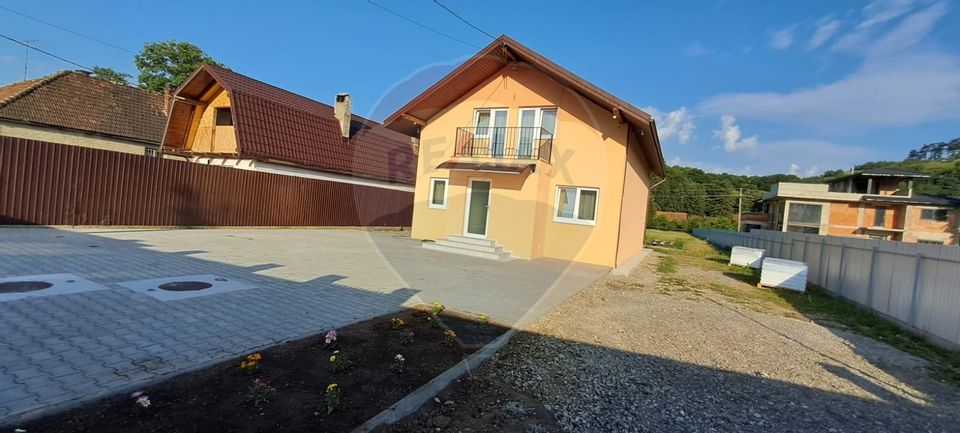 De închiriat! Casă nouă în  Tărlungeni- sat Zizin, 2600 mp teren