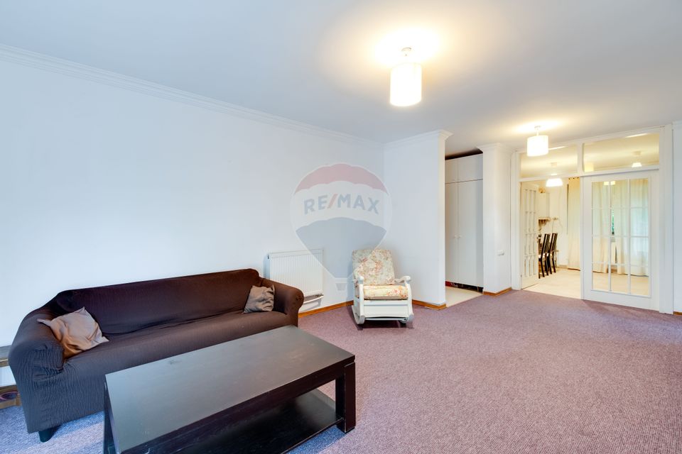 Apartament cu 3 camere de vânzare în Sisesti