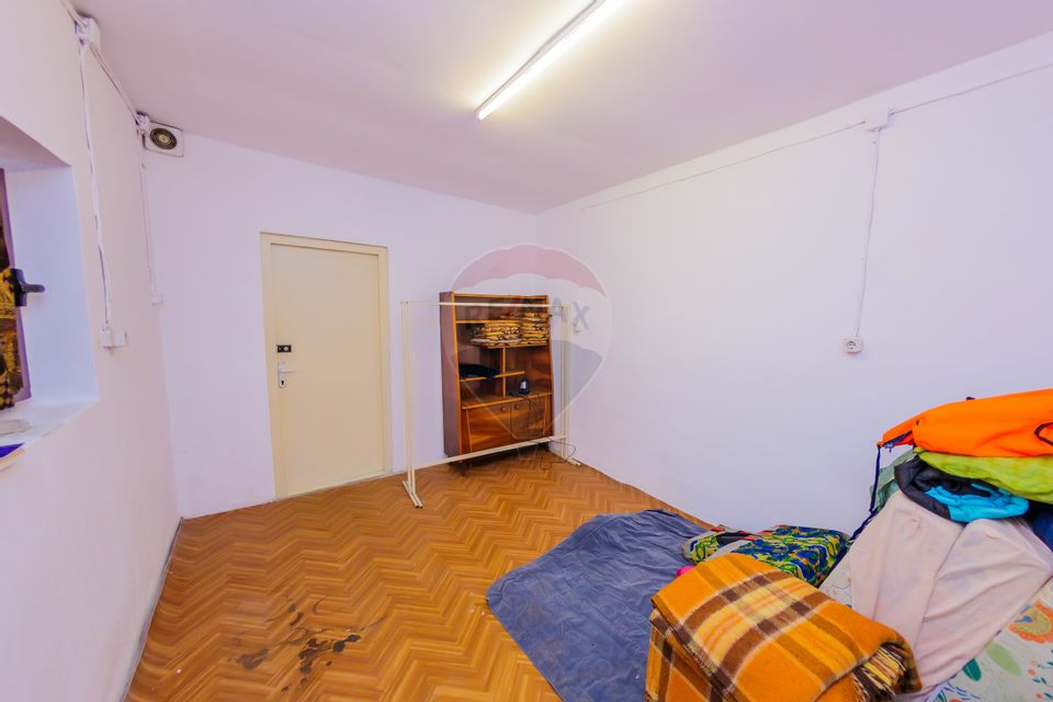 190sq.m Commercial Space, Central area