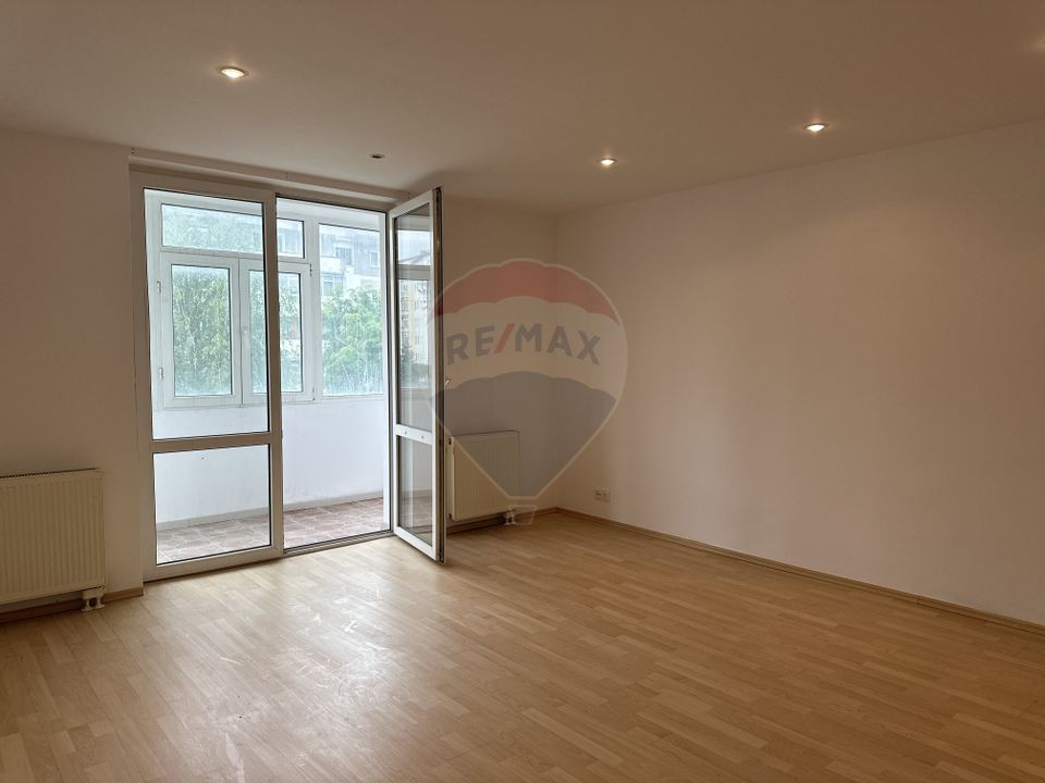 4 room Apartment for sale, Calea Romanului area